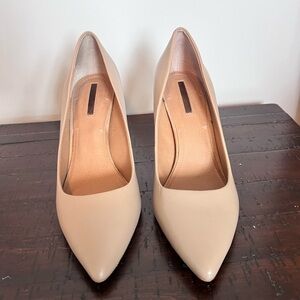 Tahari nude blush heel
